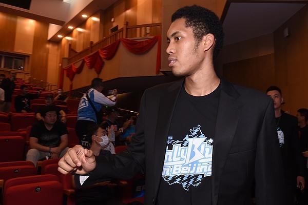 Sports-丘天结束治疗逐渐跟队训练 斯佩尔曼脚部旧伤不影响比赛